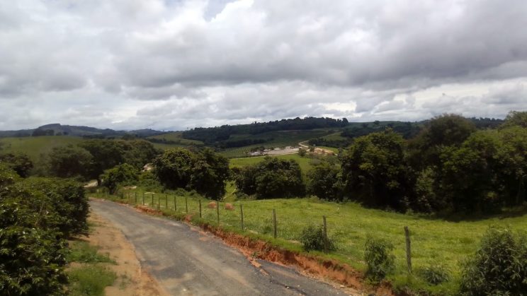 VENDO SITIO DE CAFE ENTRE LAVRAS E PERDÕES 012