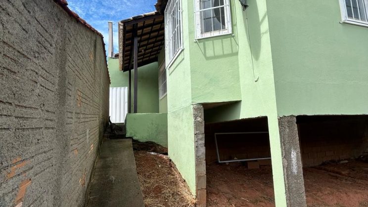 Vendo Casa 02 Dormitórios- Monte Belo-São Lourenço-MG f 01 (11)