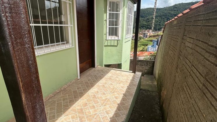 Vendo Casa 02 Dormitórios- Monte Belo-São Lourenço-MG f 01 (31)