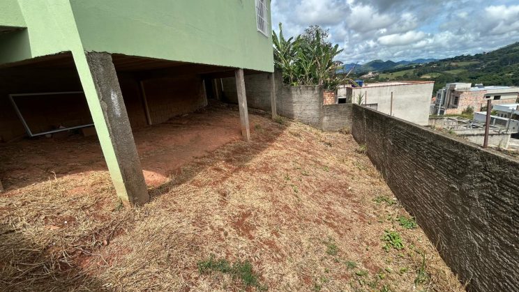 Vendo Casa 02 Dormitórios- Monte Belo-São Lourenço-MG f 01 (36)
