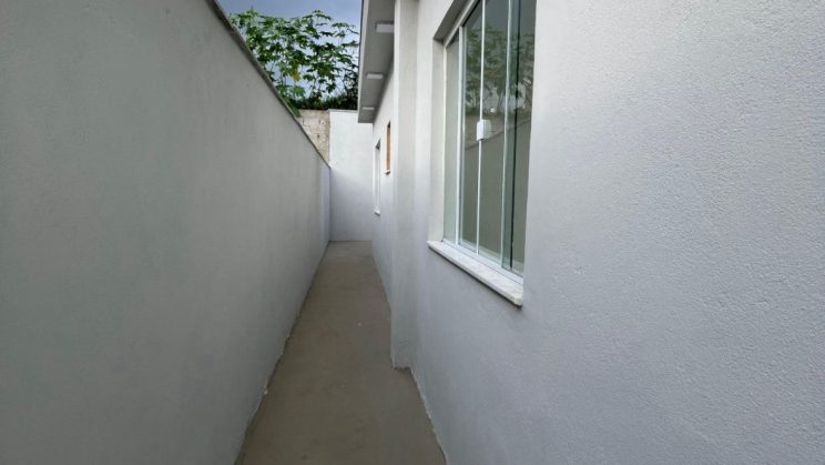 Vendo Casa 2 Quartos Jardim das Oliveiras- São Lourenço-MG (21)