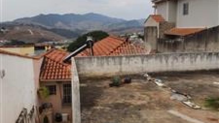Vendo Casa no Centro, 3 Dormitórios-2 Suites-São Lourenço-MG (16)