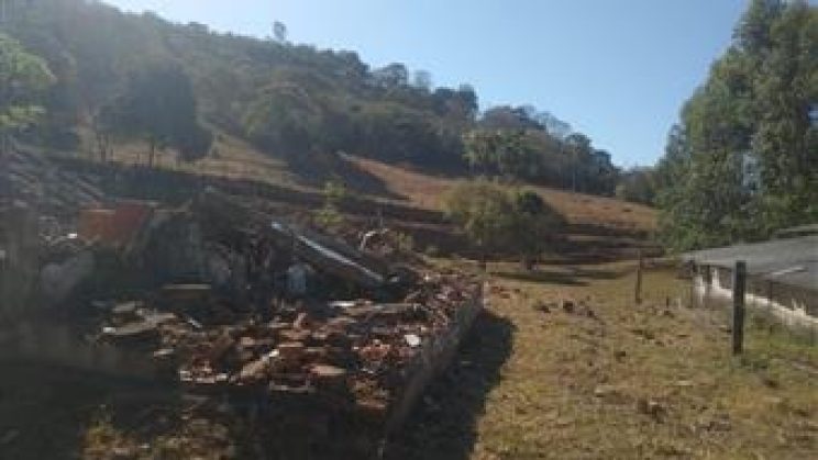 Vendo Sitio e Casa 03 Dormitórios-Zona Rural- Soledade de Minas-MG f01 (39)
