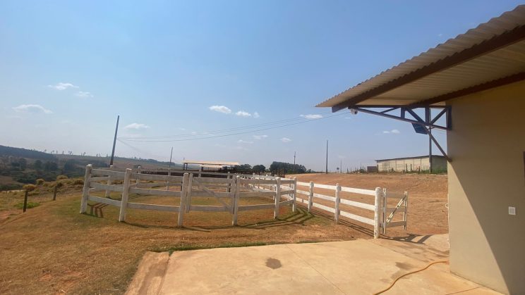 vendo fazenda de 139 hectares Araxá-Mg 011